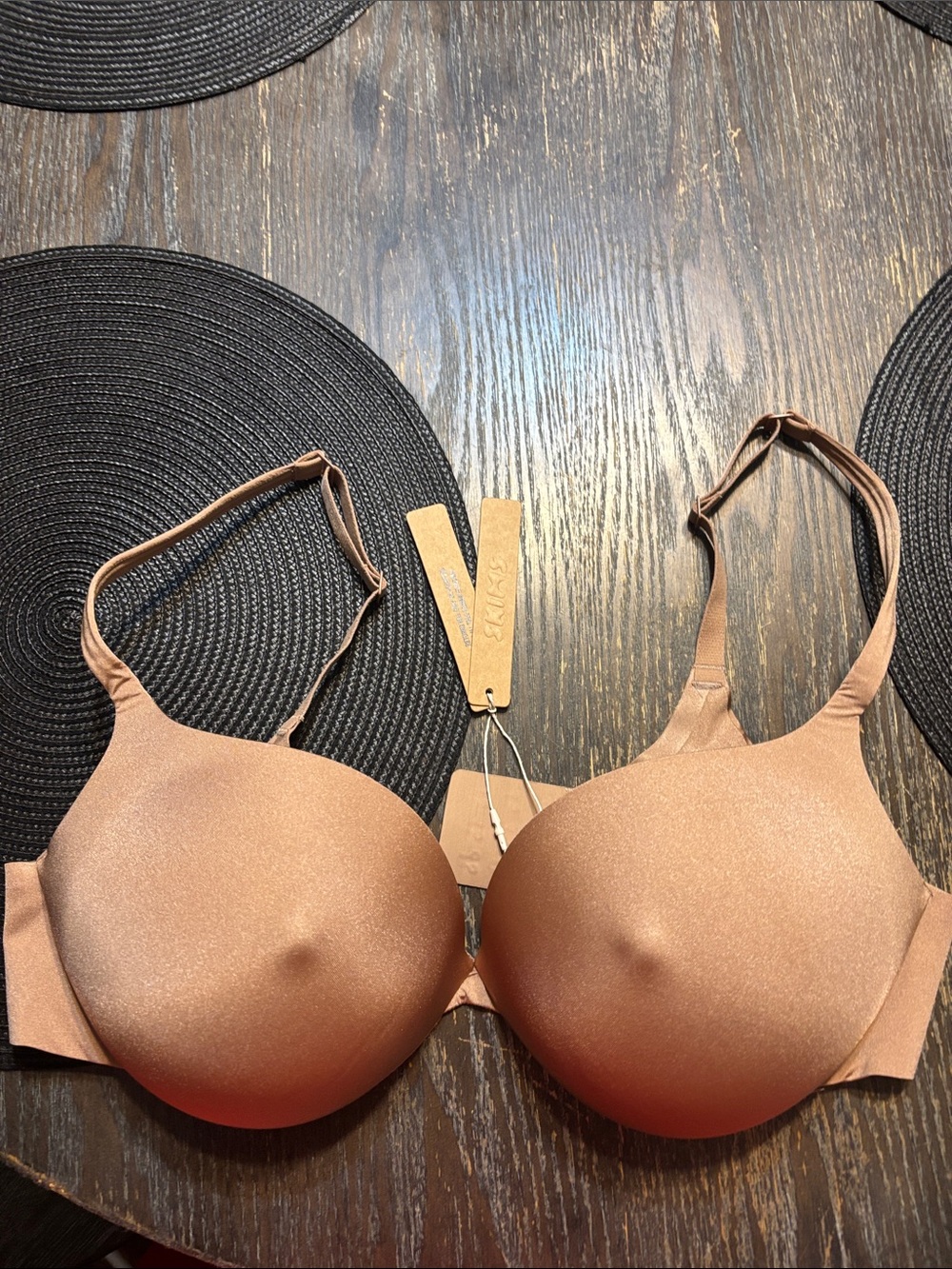 SKIMS ultimate nipple push up sienna 38C Bra NWT creases in pads